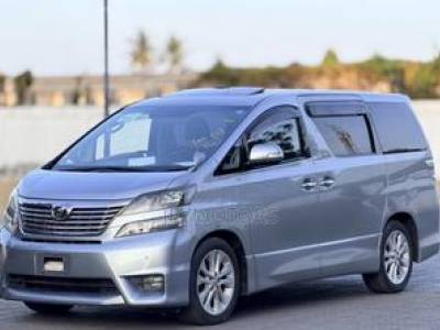 Toyota Vellfire 2010 Silver