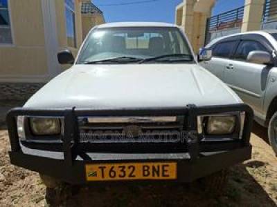 Toyota Hilux 1995 Off white