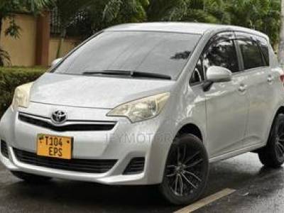 Toyota Ractis 2012 Silver