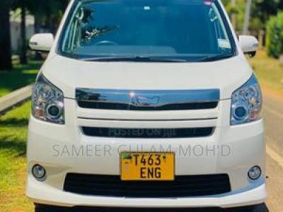 Toyota Noah 2009 Pearl