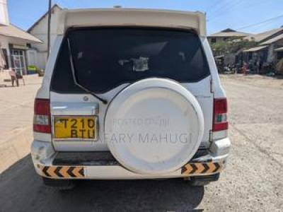 Mitsubishi Pajero 2008 White