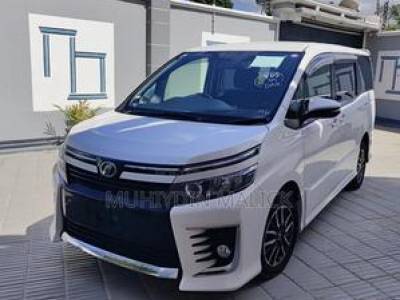Toyota Voxy 2015 White
